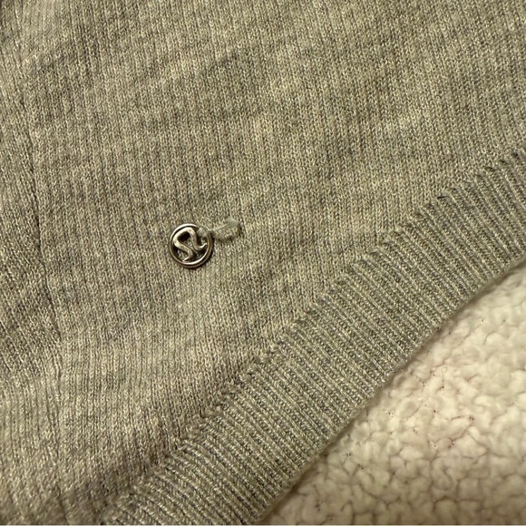 Lululemon Gray Cabin Yogi Wrap
Heathered Medium Grey Hooded Cardigan Sweater - Picture 7 of 13